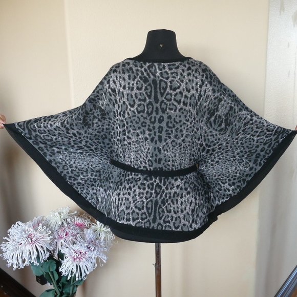 Questions Butterfly Top- Size M - Picture 3 of 10